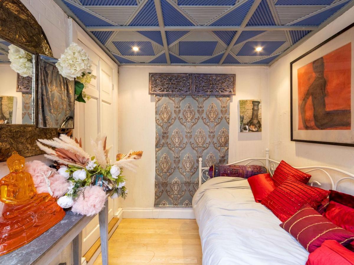 Pass The Keys Split-Floors Antique Apartment In Portobello Road London Bagian luar foto