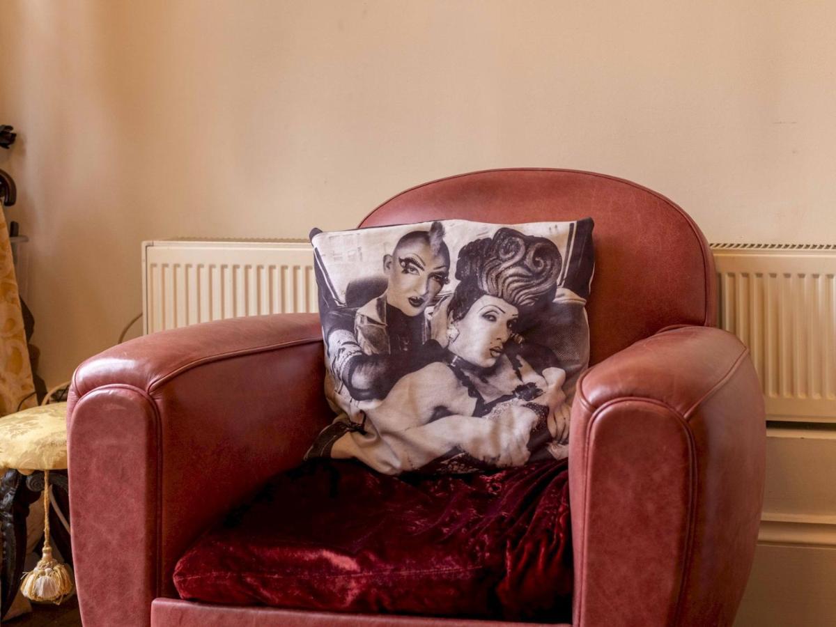 Pass The Keys Split-Floors Antique Apartment In Portobello Road London Bagian luar foto